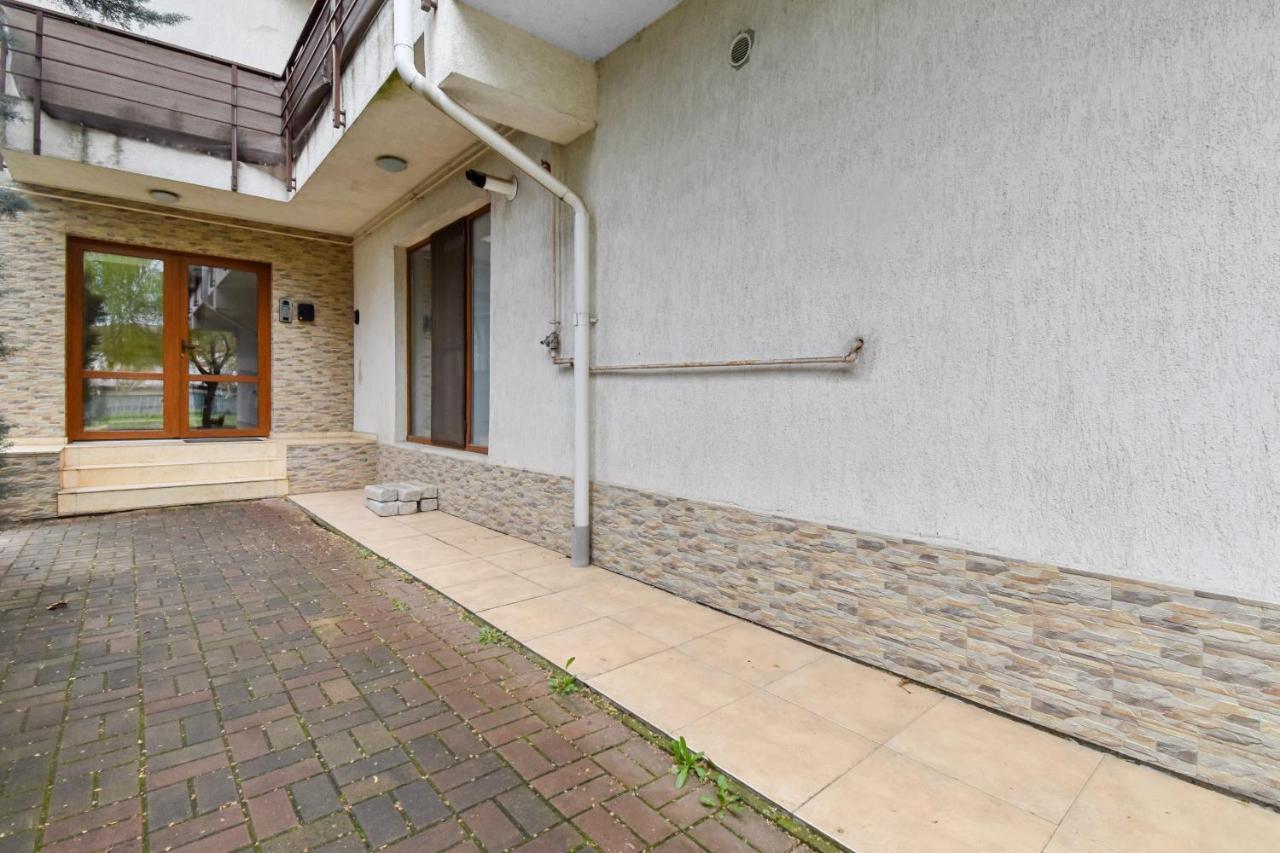 Homestay Otopeni Bagian luar foto