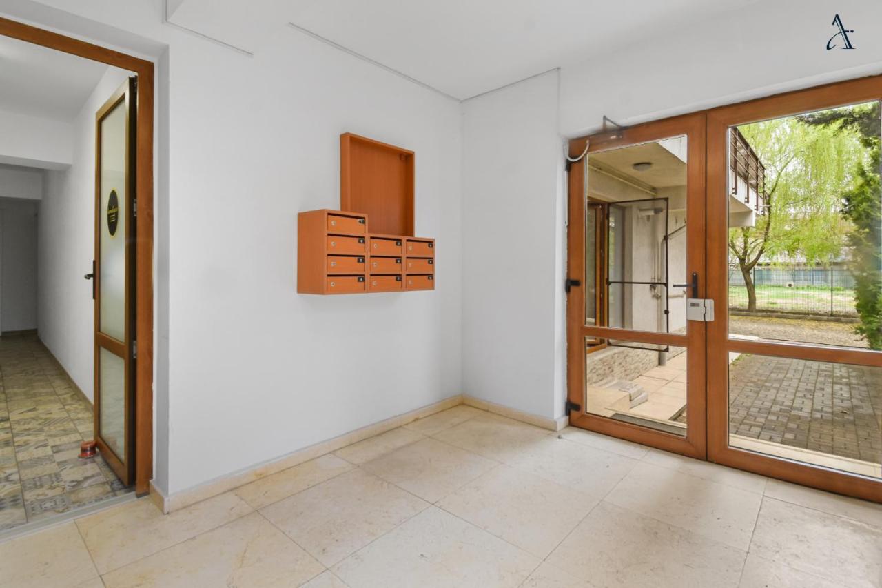 Homestay Otopeni Bagian luar foto